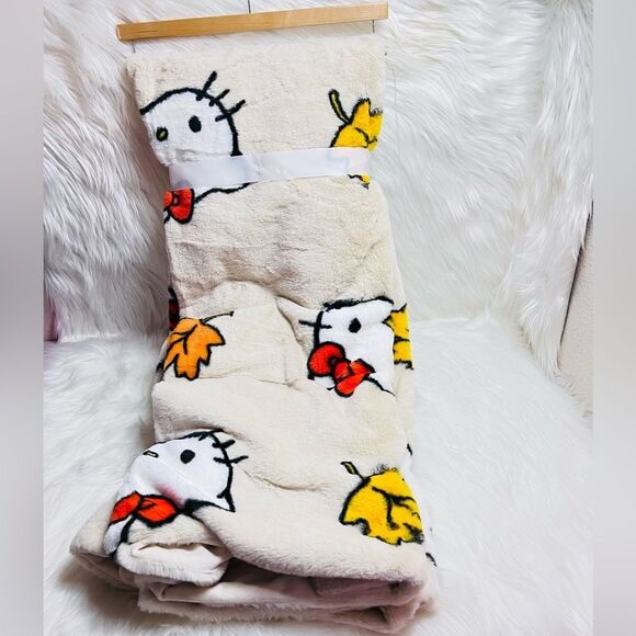 Hello Kitty Fall Throw - Picture 3 of 3
